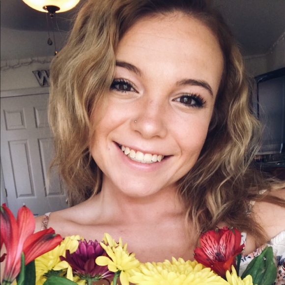 Meet your Posher, Tessa - Picture 1 of 1